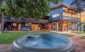 Mangolani Inn